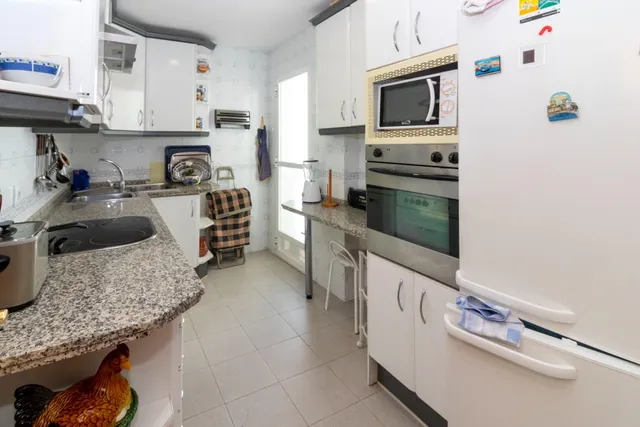 PISO EN CASCO ANTIGUO DE TRES DORMITORIOS, DOS BAÑOS,GARAJE Y TRASTERO. — 5