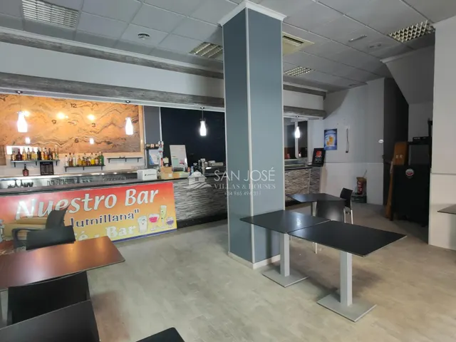 SE VENDE LOCAL CON CAFETERIA-BAR MONTADO CON LICENCIA EN BUENA ZONA DE NOVELDA — 22