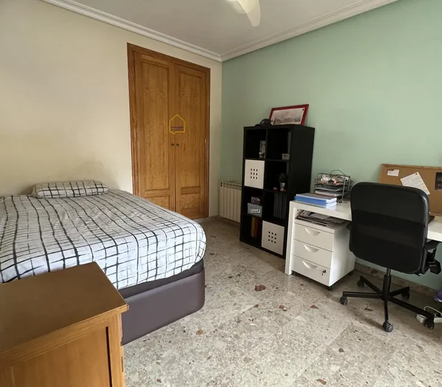 Dúplex de 4 dormitorios, cochera y patio en San José — 24