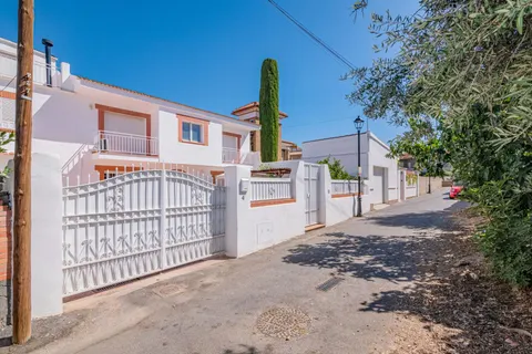 CASA EN OGIJARES