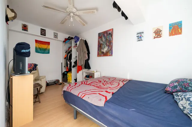 Venta cuarta planta 3 habitaciones sin ascensor Reyes Católicos — 12