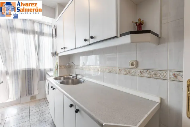 Piso 3 habitaciones en Calle Santa Margarita, junto Cmno. Bajo de Huétor — 23
