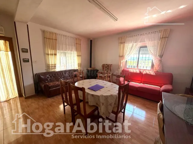 ¡VISTAS A LAS MONTAÑAS! CHALET CON TERRENO RÚSTICO, TERRAZA, - foto 4