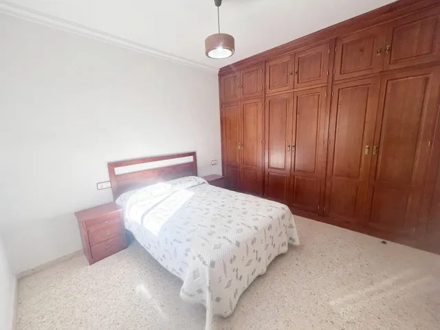 Casa adosada de dos plantas con patio en zona la fontanilla — 25