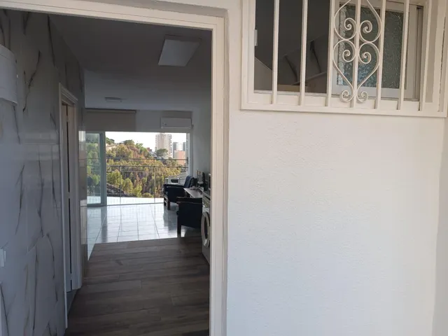 Apartamento en zona del Rincon de Loix. Reformado, 3 dormitorios, parking y piscina comunitaria. — 16