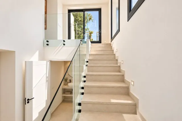 Villa arbela · luz, vida exterior y vistas abiertas al montgo en javea — 22