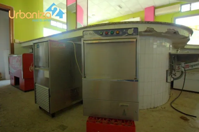 Excelente local comercial en San Roque HACIENDO ESQUINA — 15