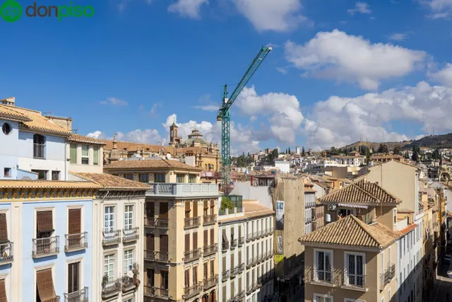 GRAN PISO EN PLAZA DEL CARMEN FRENTE AL AYUNTAMIENTO. — 42