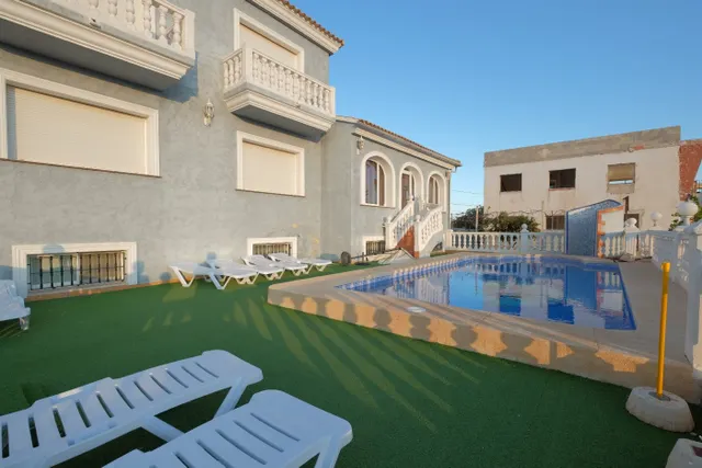 INCREÍBLE VILLA FAMILIAR EN LA MEJOR ZONA — 8