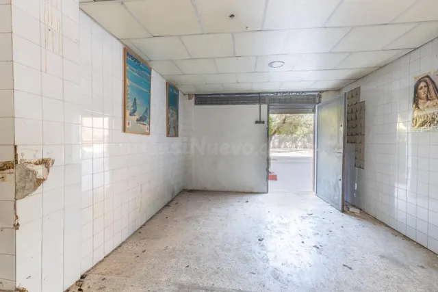 ⭐ LOCAL EN ESQUINA EN GRANADA CAPITAL – CREA TU PROPIO PROYECTO DESDE CERO — 5
