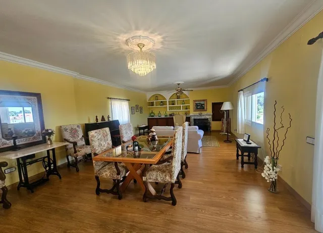 Exceptional Detached Corner Villa with Swimming Pool and Prime Location — 16