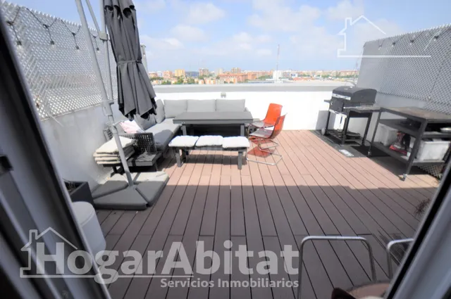 GRAN ÁTICO SEMINUEVO EN RESIDENCIAL CON GARAJE Y PISCINA - foto 2