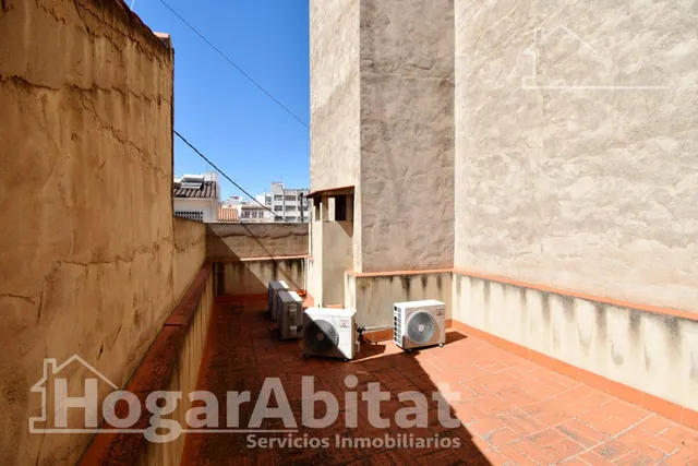 AMPLIA CASA CON TERRAZA Y MUCHAS POSIBILIDADES EN CASCO HISTÓRICO — 12
