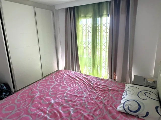 Planta baja moderna (aprox. 63 m2) con 2 dormitorios, 2 baños y amplia terraza/jardín. Gran zona de piscina, cerca del La Zenia Boulevard, ¡y a 15 minutos a pie de la Playa de La Zenia! — 21