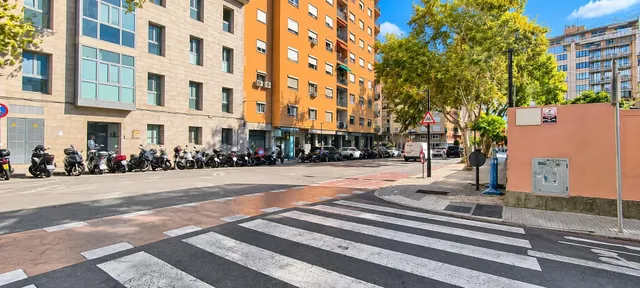 Luminoso apartamento con terraza y ascensor en zona Sindicat, Palma — 15