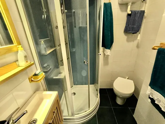 ¡Vive junto al mar! Amplia vivienda de 3 dormitorios a un paso de la playa — 21