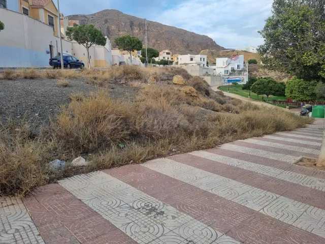 Solar en la zona de chalet de las colinas, aguadulce !!! - foto 3