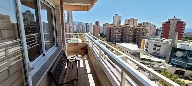 AMPLIO PISO REFORMADO DE 3 DORMITORIOS, CON VISTAS AL MAR EN - foto 3