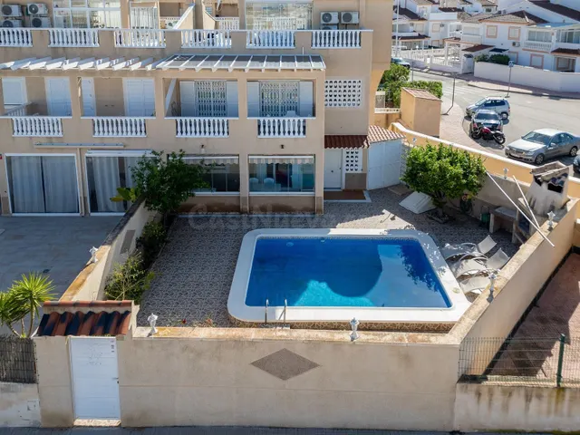 Apartamento de 3 dormitorios en Playa Flamenca - foto 2
