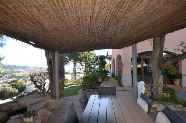 Casa con piscina en venta con vistas espectaculares en Alella — 10