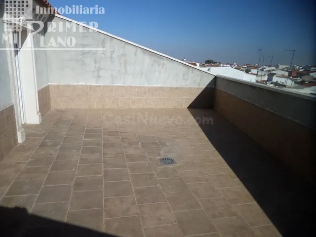 *Edificio con local comercial 2 viviendas a estrenar en call - foto 3