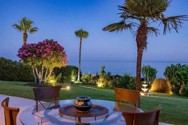 ESPECTACULAR VILLA DE LUJO EN ALQUILER EN 1ª LÍNEA DE PLAYA DE CABOPINO CON MARAVILLOSAS VISTAS AL MAR — 12
