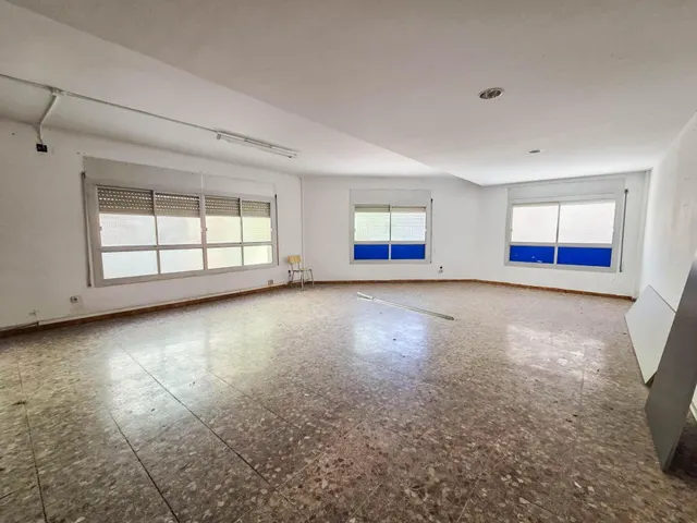Primera planta de edificio de oficinas en alquiler en Barberá del Vallés — 5