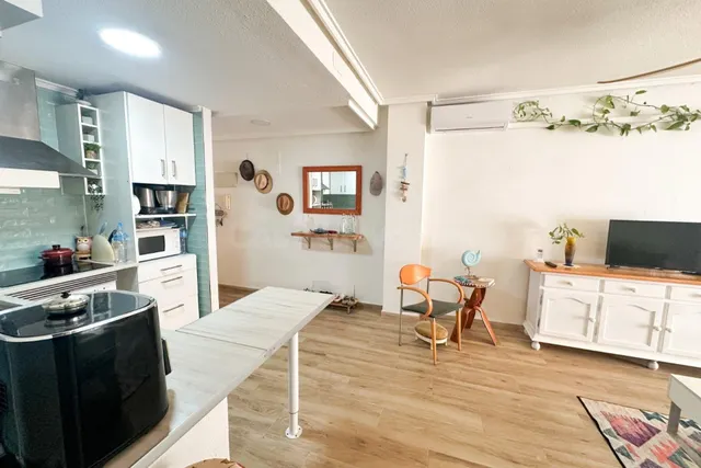 Gran apartamento en Torrevieja: 2 hab, 1 baño — 3