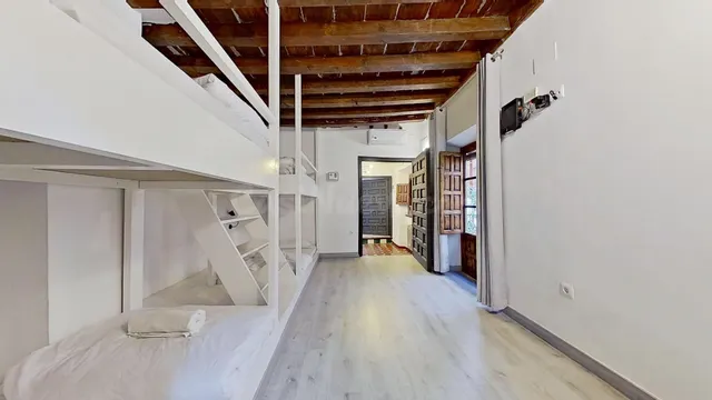 Edificio turístico con cambio de uso a Hostal — 41