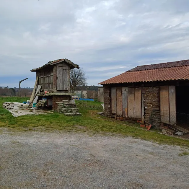 SE VENDE CASA DE ALDEA EN ARZUA PARA REFORMAR — 35