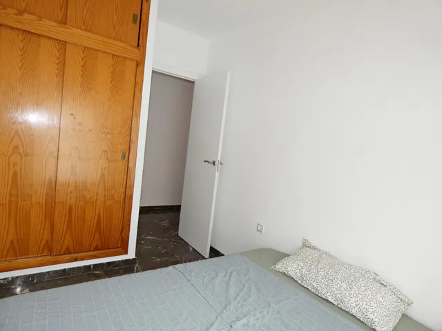 GRAN PISAZO AL LADO DEL MAR — 15