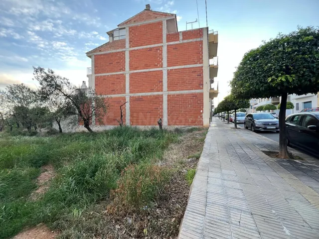 SOLAR EN VENTA EN AVENIDA CATALUNYA! - foto 2