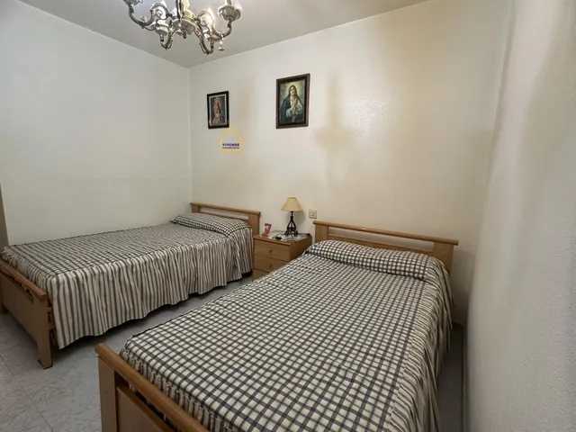 Piso de 4 dormitorios, patio y garaje a la venta en Cervantes — 27