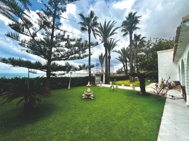 Magnifica villa en primera línea del mar en Orihuela Costa — 6