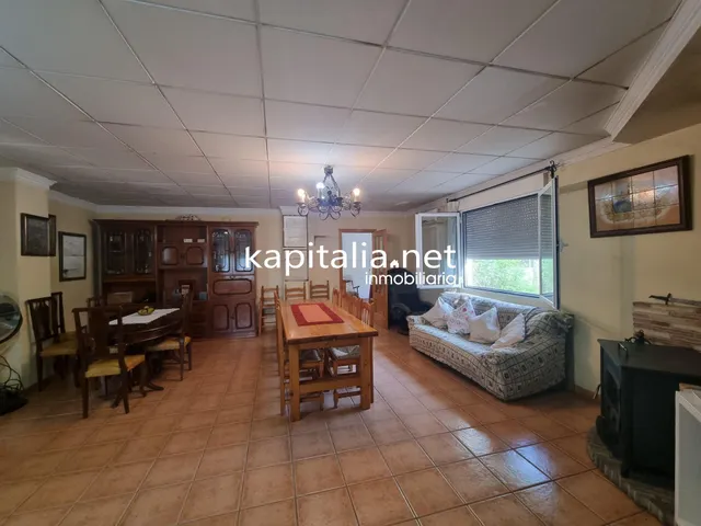 Chalet a la venta en Ontinyent. — 6