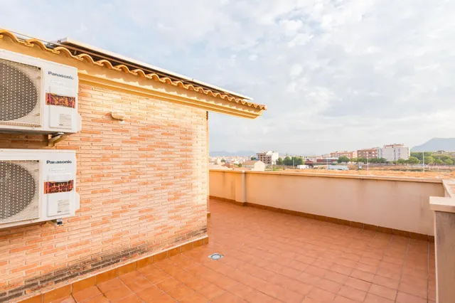 DÚPLEX 4 DORMITORIOS CON PLACAS SOLARES + VISTAS A LA MONTAÑA | ESQUINA — 38