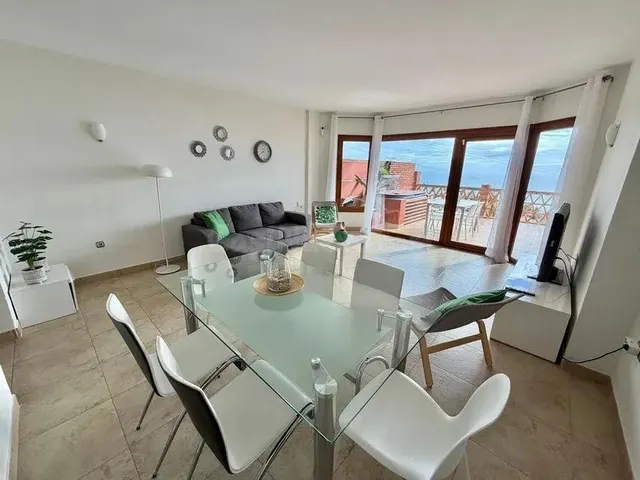 Espectacular Ático Dúplex con Vistas al Mar y Licencia Turís