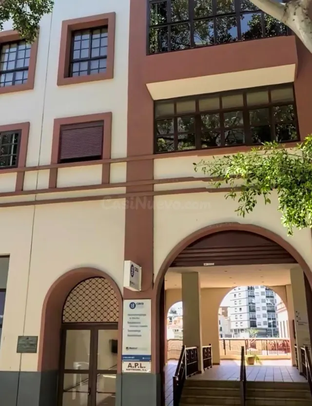LOCAL COMERCIAL CON ESCAPARATE, DIAFANO EN CALLE RAMON Y CAJ - foto 5