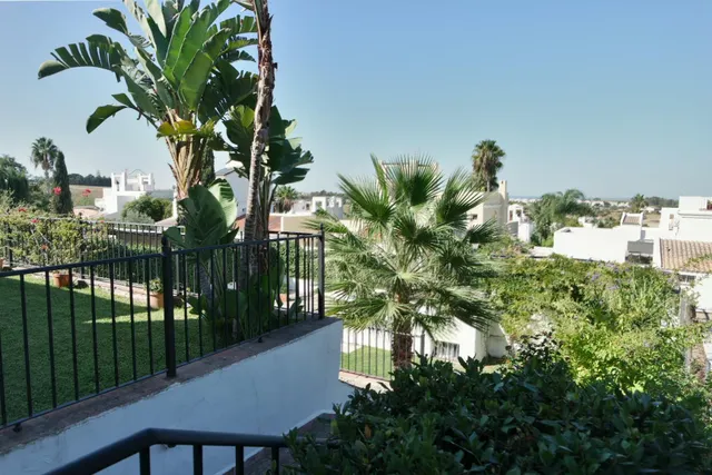 Impresionante chalet con piscina y en zona con campo de golf — 47