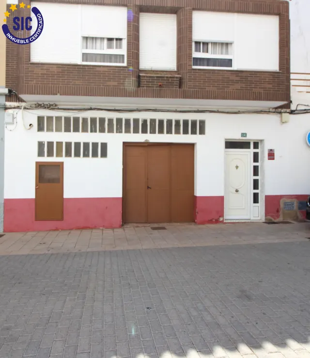 Amplio local comercial céntrico — 30