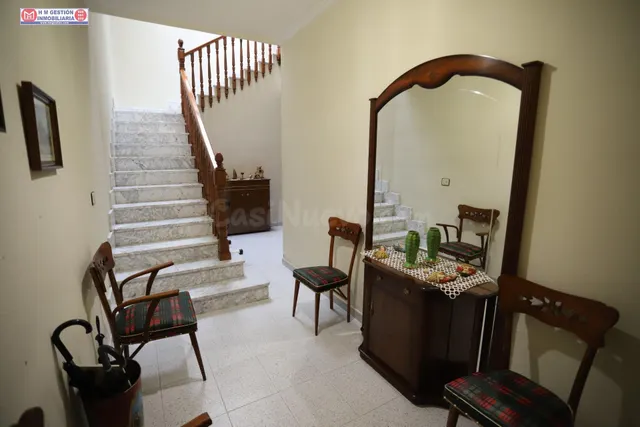 CASA PARA ENTRAR A VIVIR CON 318 m2 DE PARCELA Y PATIO DE 17 - foto 3