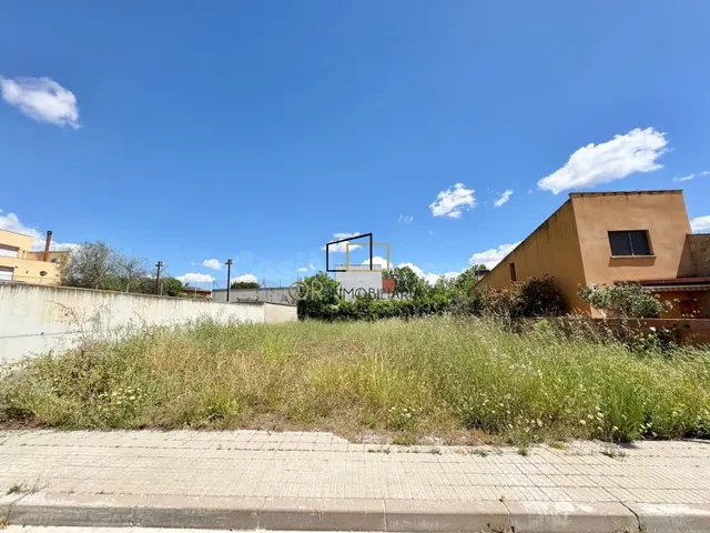 Parcela urbana de 397 m2 para construir casa independiente a