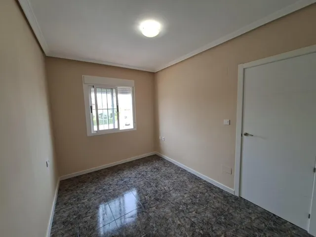 Exclusivo Apartamento en Planta Alta con Jardín Privado y Terraza: Tu Refugio en Punta Prima, Orihuela Costa — 17