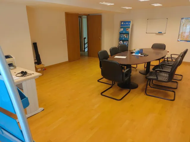 Local comercial 389m² en venta - Santa Margarita-Los Puentes — 24