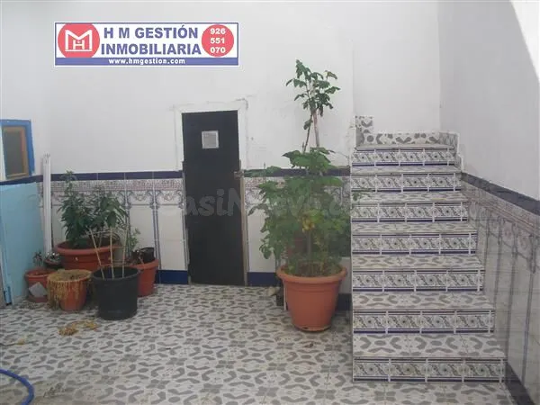 Casa de 140 m2 de solar, Y DOS PLANTYAS, con 3 dormitorios y - foto 3