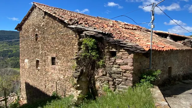 Gran Casa  para rehabilitar en pueblo tranquilo del pirineo — 10