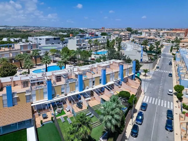 Exclusivo adosado con piscina privada y vistas al mar a solo 200 metros de la playa en Aguamarina – Orihuela Costa — 21
