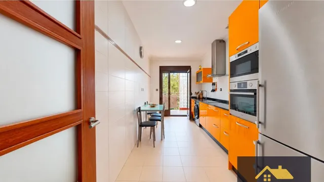 Se vende Bajo de 150m2 con jardín de 140m2 y 2 piscinas comunitarias en Sopuerta, Vizcaya — 4