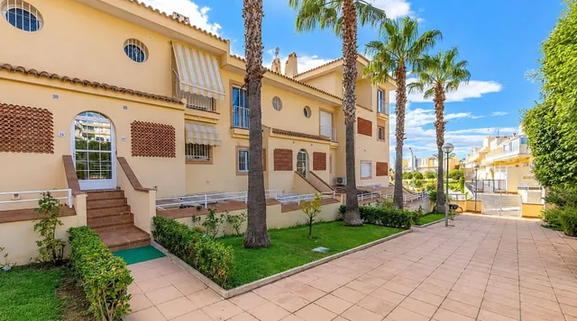 DÚPLEX DE 3 DORMITORIOS EN PRIMERA LÍNEA DE PLAYA CON VISTAS - foto 3