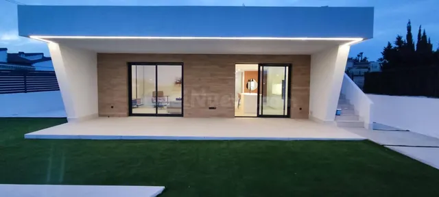 Villa de Lujo en Ciudad Quesada - Un Oasis Exclusivo en la C